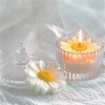 Petal Glow Handmade Daisy Flower Candle – A Bloom of Comfort, Fragrance & Elegance (2)